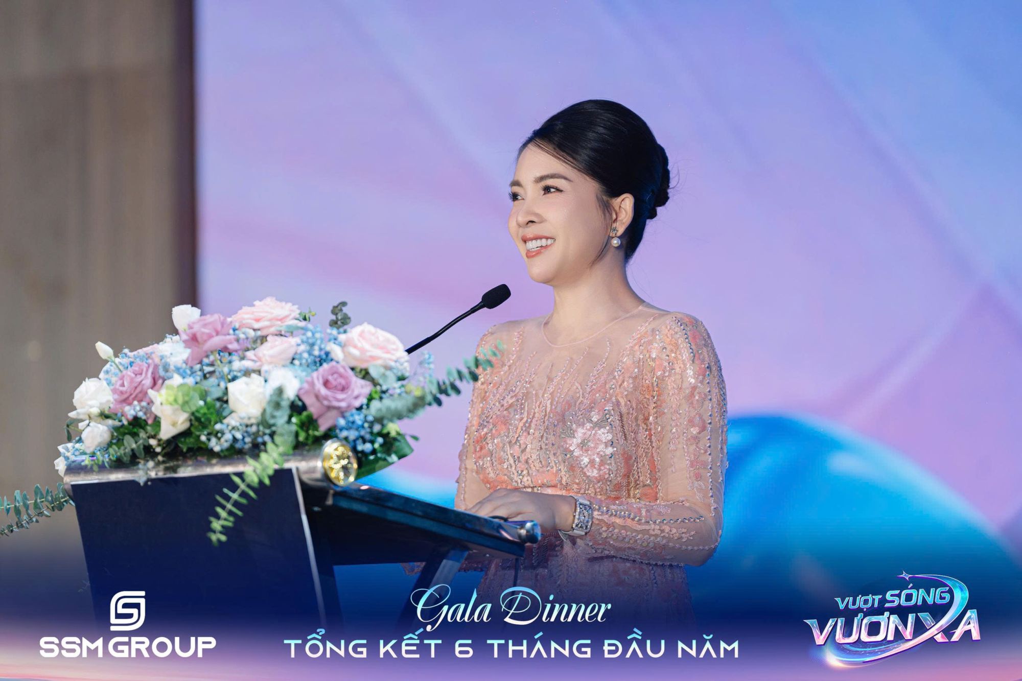 Chủ tịch HĐQT Nguyễn Thùy Dung phát biểu khai mạc đêm gala dinner